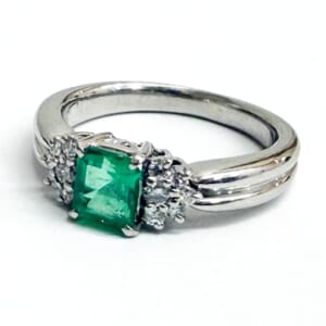 エメラルドリング 0.62ct