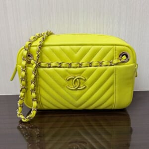 シャネル シェブロン チェーンショルダーバッグ Vステッチ