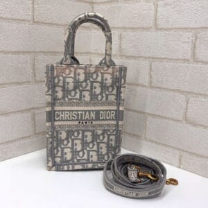 ディオール バーティカルブックトート