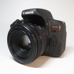 Canon キャノン デジタル一眼レフカメラ EOS Kiss X8i 50mm 1:1.8 STMレンズキット 中古品