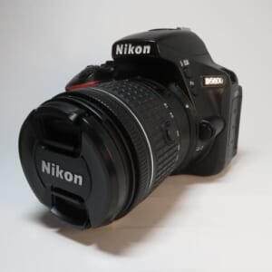 Nikon ニコン デジタル一眼レフカメラ D5600 18-55VRレンズキット 中古品