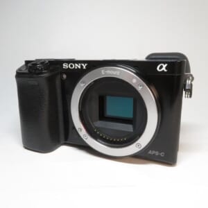 SONY ソニー ミラーレス一眼カメラ α6000 ボディ ILCE-6000 ブラック 中古品