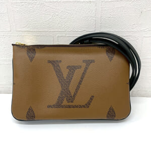 ルイヴィトン モノグラムジャイアントリバース ポシェットドゥーブルジップ M69203