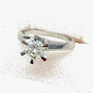 ダイヤモンドリング 0.6ct