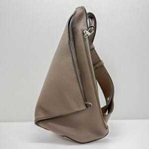 ロエベ アントンスリングバッグ B511A09X06