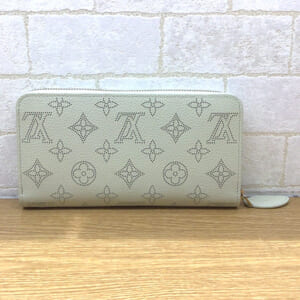 ルイヴィトン モノグラムマヒナ ジッピーウォレット M28066