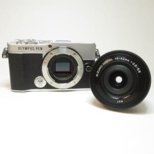 オリンパス OLYMPUS ミラーレス一眼カメラ PEN E-P7 シルバー M.ZUIKO 14-42mm 1:3.5-5.6 中古品