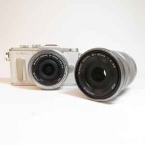 オリンパス OLYMPUS ミラーレス一眼カメラ  PEN E-PL8 EZ ダブルズームキット ホワイト 中古品