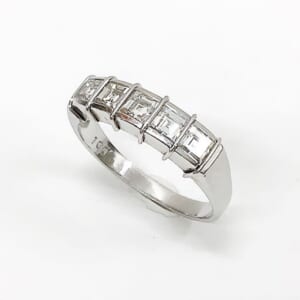 ダイヤモンドリング 5P 1.00ct バケットダイヤ付