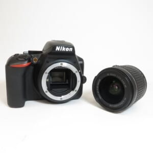 Nikon ニコン デジタル一眼レフカメラ D3500 18-55mm VRレンズキット 中古品