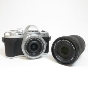 オリンパス OLYMPUS ミラーレス一眼カメラ OM-D E-M10 Mark III EZ ダブルズームキット シルバー 中古品