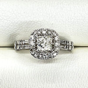 ダイヤモンドリング 0.7ct