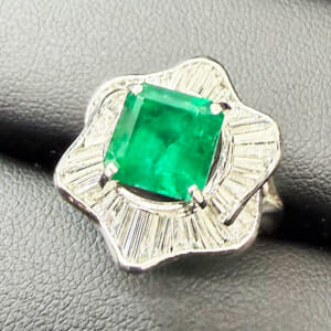 エメラルドリング 2.61ct