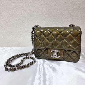 シャネル ミニマトラッセ チェーンショルダーバッグ A35200 パテント シルバー金具