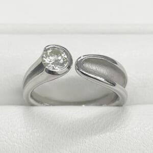 ダイヤモンドリング 0.34ct
