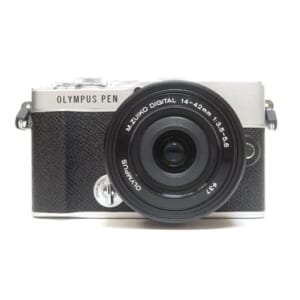 オリンパス OLYMPUS ミラーレス一眼カメラ PEN E-P7 14-42mm EZレンズキット シルバー 中古品