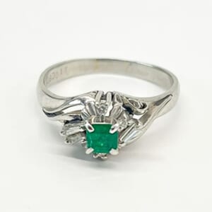 エメラルドリング 0.26ct